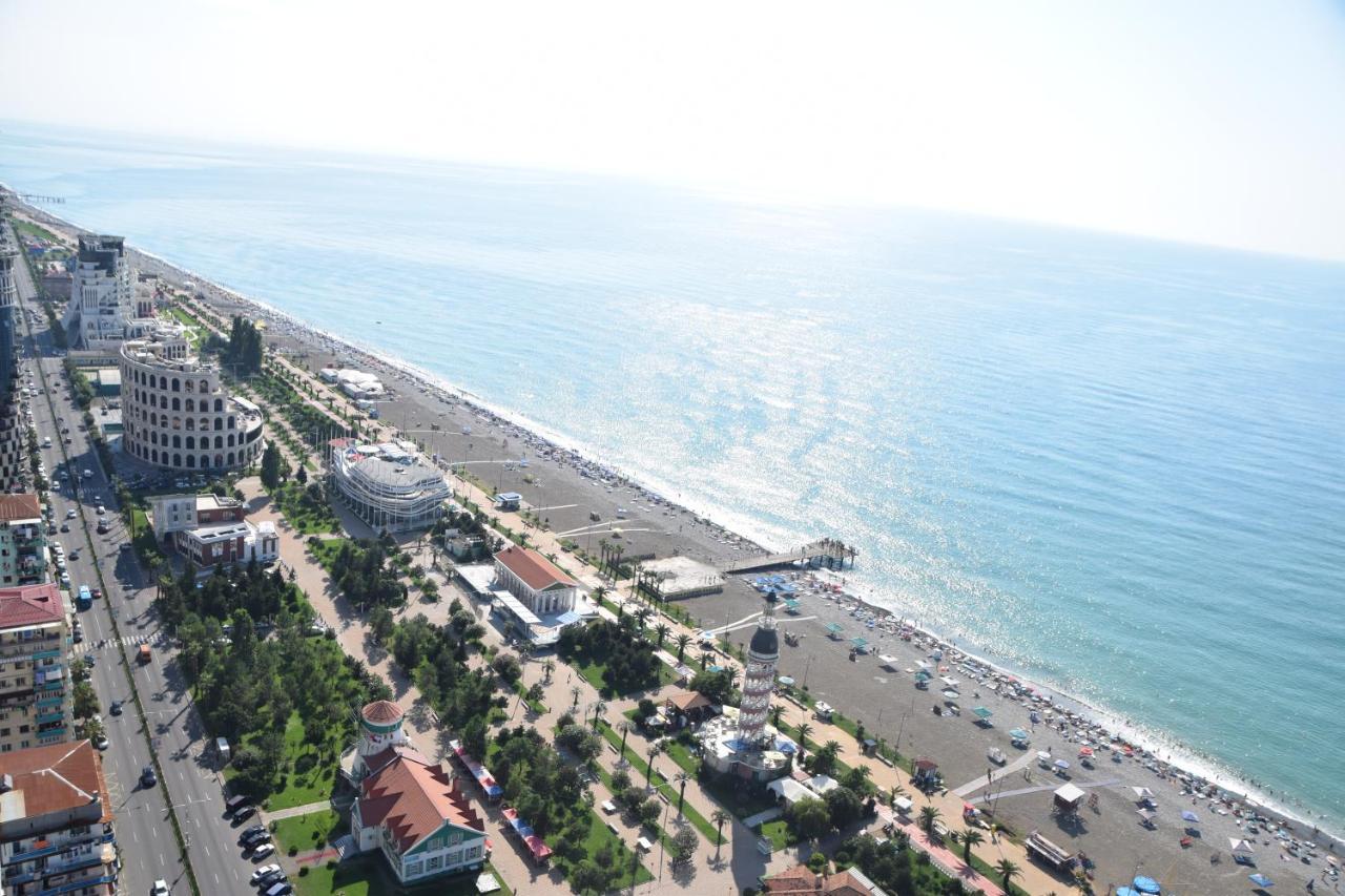 Heaven'S Palace Aparthotel Batumi Esterno foto